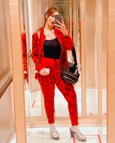 Call Girls Sg Highway Cash On Delivery